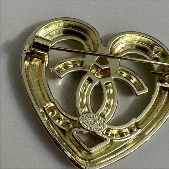 Chanel heart brooch - Picture 3 of 4